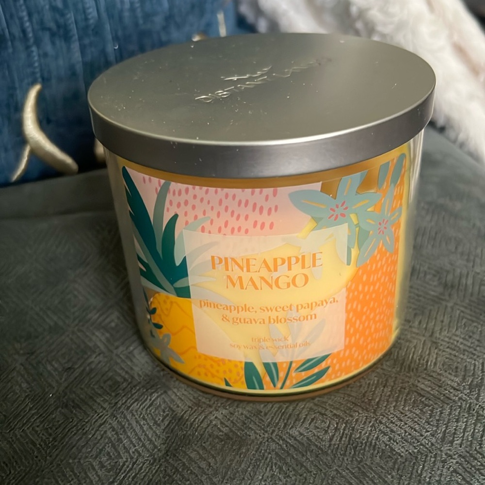 Distant Lands Pineapple Mango 3 wick candle, new